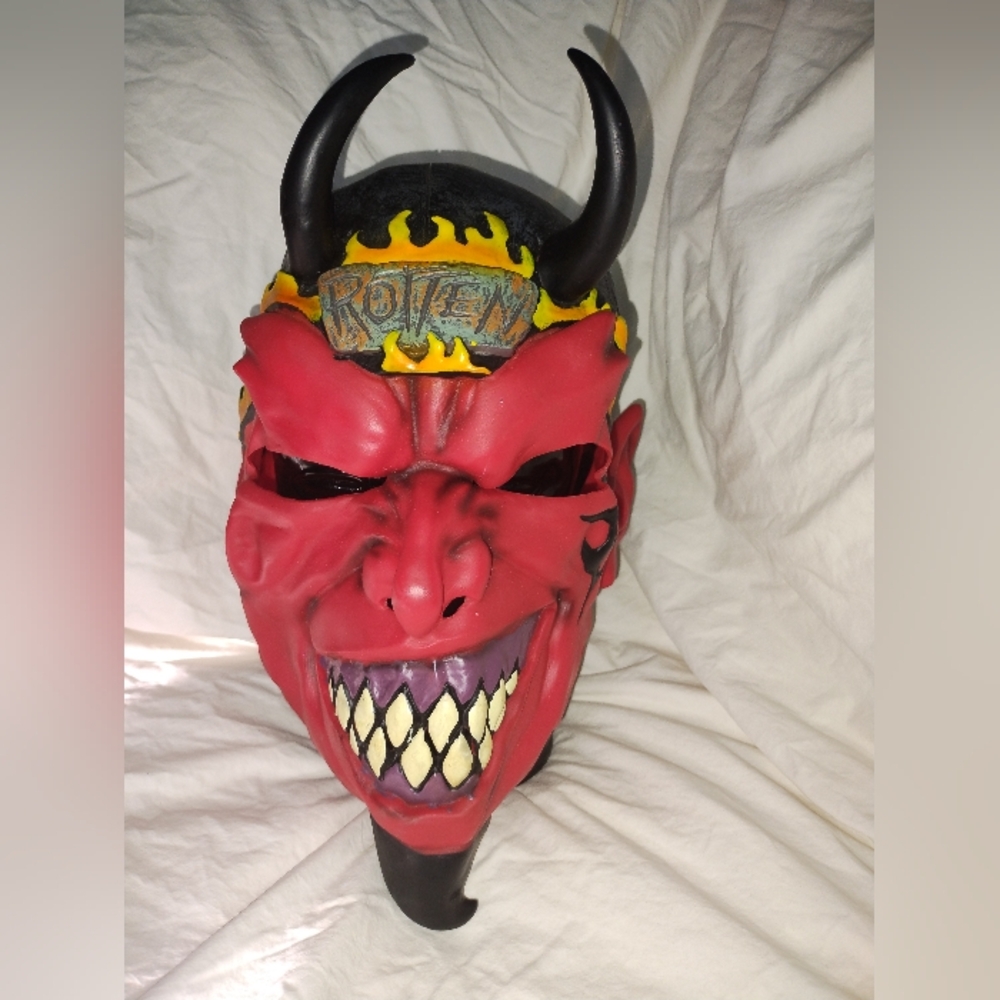 Vintage Halloween Devil Rotten Satan Mask 2000 Disguise OSFM